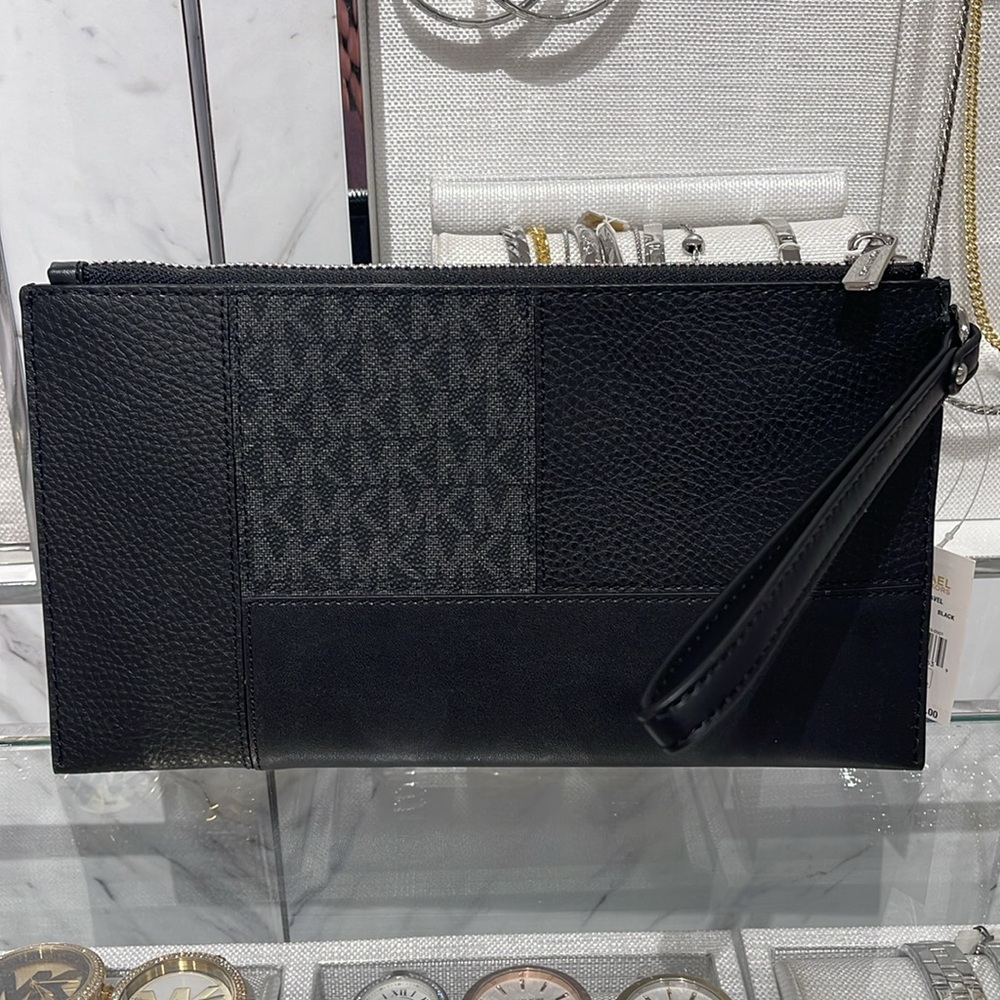 Michael Kors Jet Set Travel Lg Studded Patchwork and Sign Logo Wristlet
Black - Picture 4 of 16